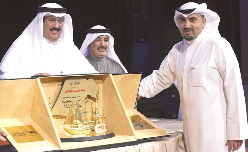 جانب من تكريم الوطني خلال الحفل ﻿
