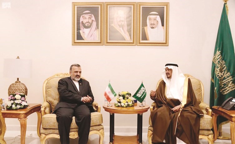 وزير الحج والعمرة السعودي د.محمد صالح بن طاهر بنتن مستقبلا رئيس منظمة الحج والزيارة الإيراني د.علي رضا رشيد يان في مكة المكرمة أمس		 	 	 	(واس)﻿