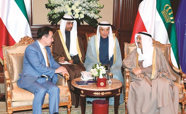 صاحب السمو الأصاحب السمو الأمير الشيخ صباح الأحمد مستقبلا وزير الخارجية في منغوليا دامدين تسو غتباتر مير الشيخ صباح الأحمد مستقبلا وزير الخارجية في منغوليا دامدين تسو غتباتر ﻿