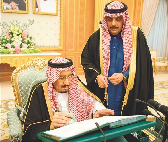 خادم الحرمين الشريفين الملك سلمان بن عبدالعزيز خلال اعتماد ميزانية المملكة العربية السعودية	(واس)﻿