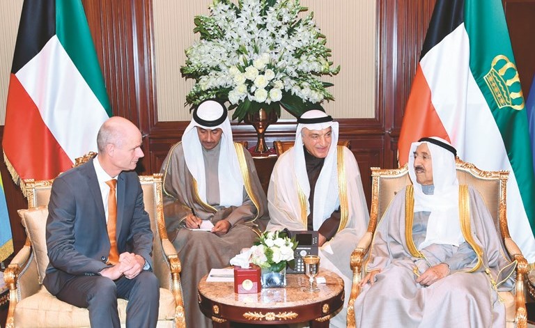 صاحب السمو الأمير الشيخ صباح الأحمد خلال استقباله وزير خارجية مملكة هولندا ستيف بلوك﻿