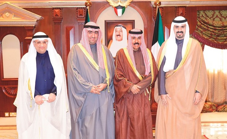 سمو ولي العهد الشيخ نواف الأحمد مستقبلا خالد الروضان ود.أحمد الملحم والشيخ د.مشعل الجابر  ﻿