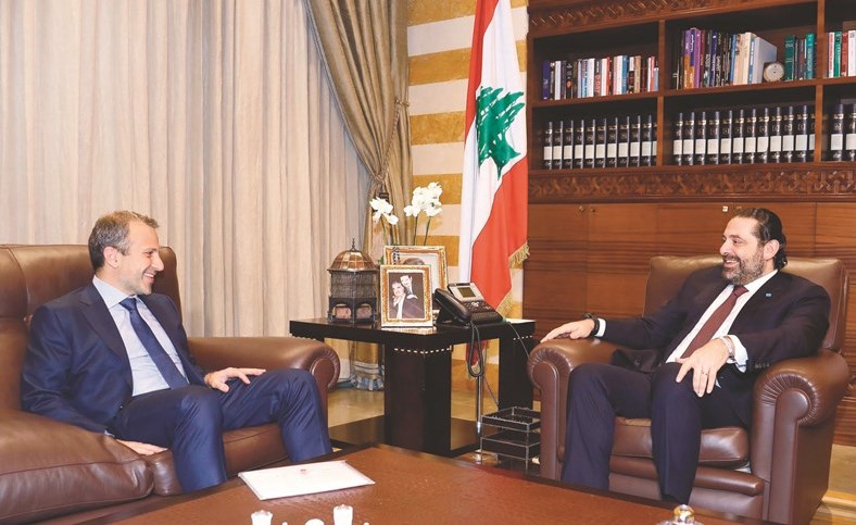 الرئيس المكلف سعد الحريري مستقبلا وزير الخارجية جبران باسيل في بيت الوسط 	(محمود الطويل)﻿