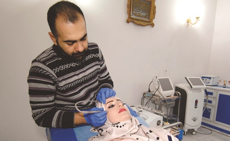 عمليات التجميل أصبحت شائعة في الموصل﻿