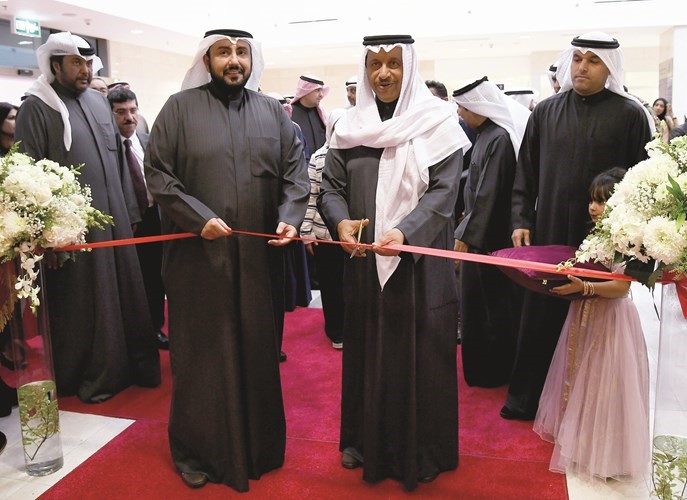 سمو الشيخ جابر المبارك يقص شريط الافتتاح بمشاركة د.باسل الصباح ﻿