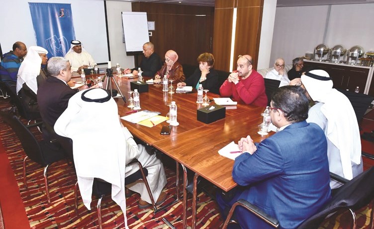 المسرحيون يتحدثون عن «المسرح الخليجي بين الهوية والانفتاح» في المركز الإعلامي للمهرجان