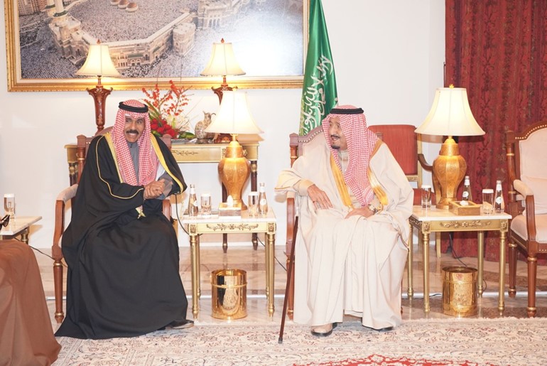 ممثل سمو الأمير يحضر مأدبة عشاء أقامها خادم الحرمين بمناسبة افتتاح مهرجان الجنادرية