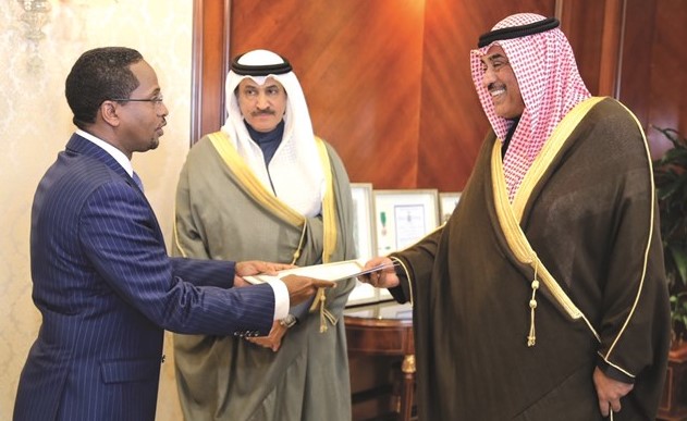 الشيخ صباح الخالد يتسلم نسخة من أوراق اعتماد السفير الإثيوبي الجديد عبدالفتاح حسن	﻿