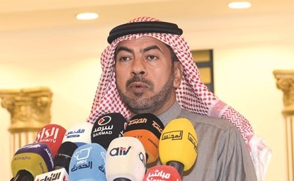 علي الدقباسي متحدثا خلال ندوة التقاعد المبكر