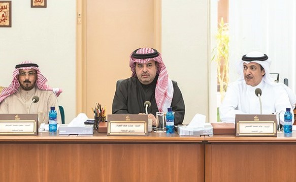 خالد العتيبي ومبارك الحجرف وسعود الشويعر ﻿﻿خلال اجتماع لجنة العرائض والشكاوى﻿