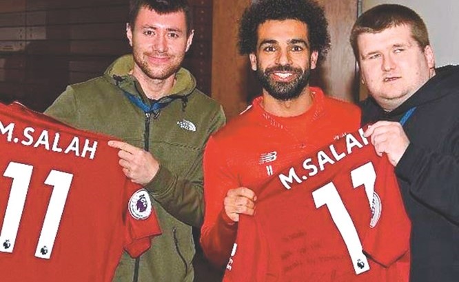 بالفيديو.. مشجع ليفربول الكفيف في ضيافة صلاح