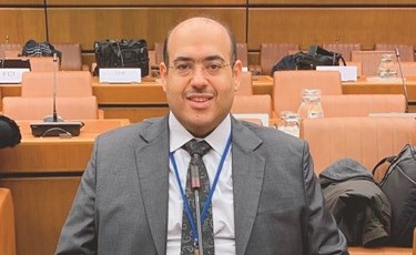 المستشار في إدارة الفتوى والتشريع راشد العنزي	﻿