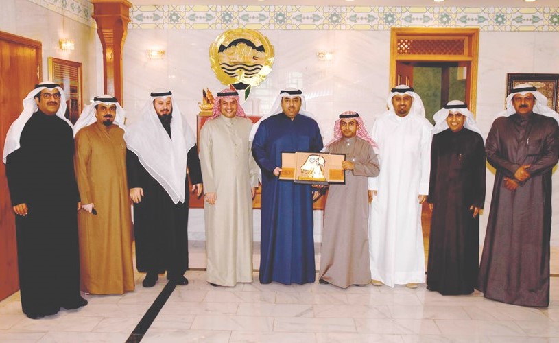 عبدالله الدماك وأعضاء الاتحاد يكرمون رئيس المجلس البلدي﻿