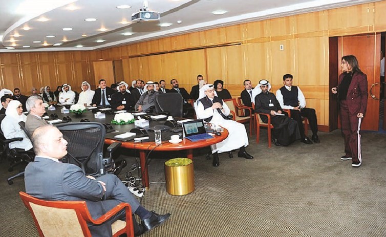 مسؤولو وموظفو الكويتية للاستثمار خلال برنامجها حول غسيل الأموال وتمويل الإرهاب﻿