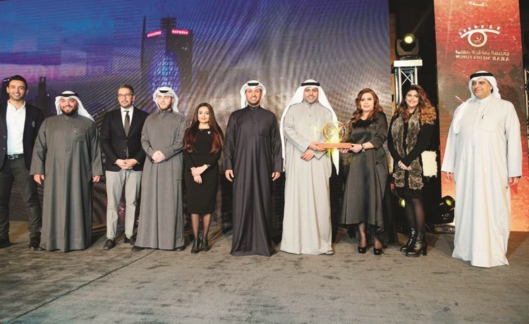 فريق Ooredoo يتسلم الجائزة﻿
