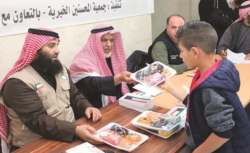 الخميس يوزع الكفالات والهدايا للأيتام بالأردن﻿