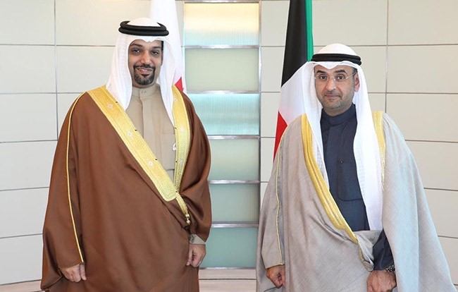 الحجرف يبحث مع نظيره البحريني سبل تعزيز العلاقات الاقتصادية