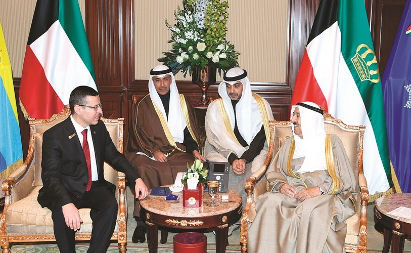 صاحب السمو الأمير الشيخ صباح الأحمد مستقبلا رئيس محكمة الحسابات بتركيا سيد أحمد باشا﻿