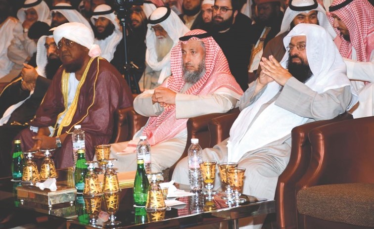 د. عثمان الخميس ود.حسن آل نابت ود.محمد هشام	(زين علام)﻿