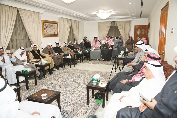 الحضور في ندوة الدقباسي﻿