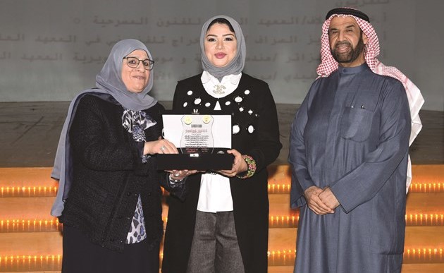 تكريم إحدى المشاركات﻿