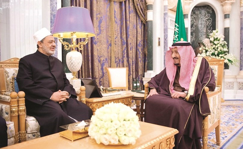 خادم الحرمين الشريفين الملك سلمان بن عبدالعزيز مستقبلا د.أحمد الطيب شيخ الأزهر	(واس)﻿