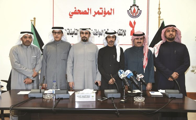 محمد الهاجري وفهيد الكفيف وعبيد الفرهود وأحمد الديحاني ومحمد العجمي وفايز المطيري (أحمد علي)﻿