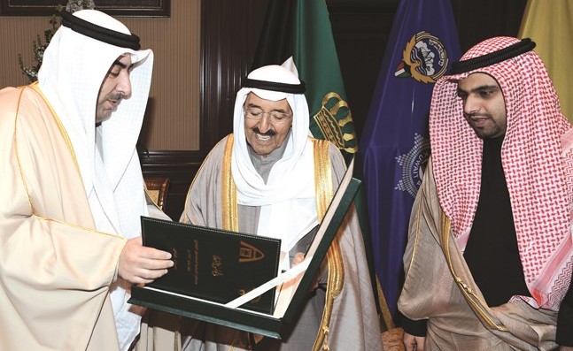 صاحب السمو الأمير خلال استقباله أسامة العتيبي وعبدالله المحري﻿