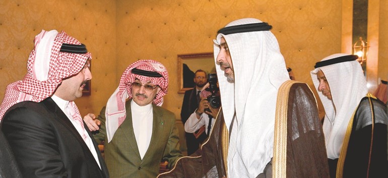 الشيخ محمد العبدالله يقدم العزاء إلى صاحب السمو الملكي الأمير الوليد بن طلال و صاحب السمو الملكي الأمير تركي بن طلال بحضور د.يوسف الإبراهيم