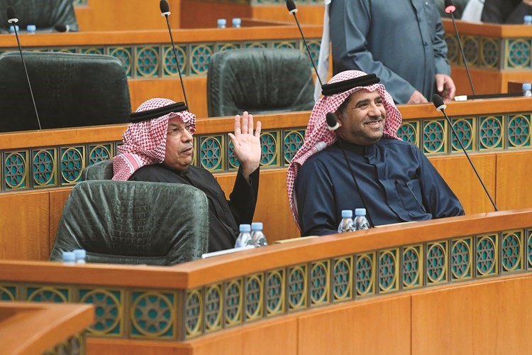 د. عودة الرويعي ونائب رئيس مجلس الوزراء ووزير الداخلية الشيخ خالد الجراح﻿