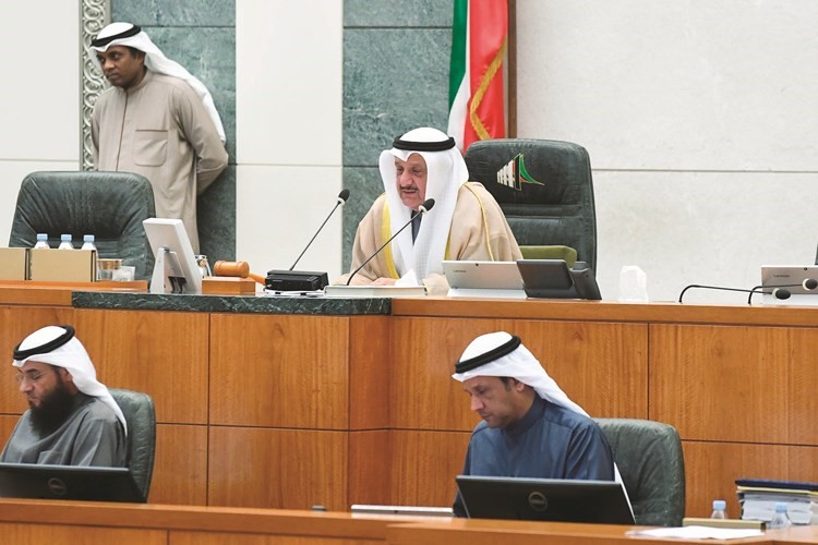 نائب رئيس مجلس الأمة عيسى الكندري مترئسا الجلسة﻿