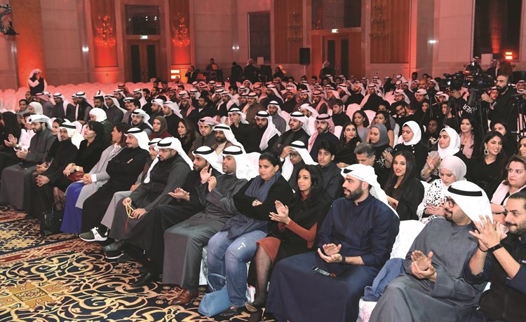النائب عمر الطبطائي ود.أنور الشريعان ومؤسسو قائمة الوحدة الطلابية في مقدمة حضور الحفل -(ريليش كومار)﻿