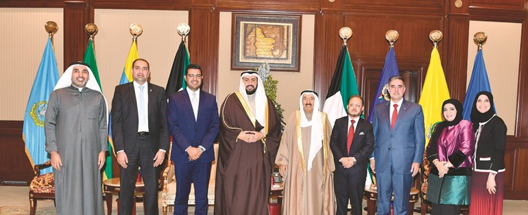 صاحب السمو الأمير خلال استقباله الشيخ د.باسل الصباح ورئيس وأعضاء مجلس إدارة الجمعية الطبية ﻿
