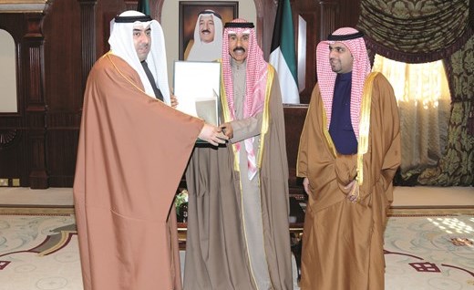 سمو ولي العهد الشيخ نواف الأحمد مستقبلا أسامة العتيبي وعبدالرحمن المحري ﻿