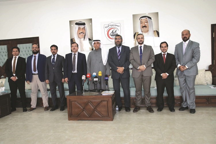 الأطباء والاستشاريون المشاركون في المؤتمر الصحافي 						(زين علام)﻿