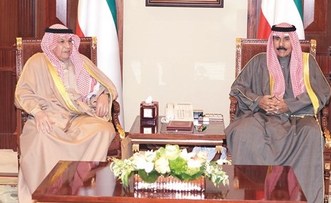 سمو ولي العهد الشيخ نواف الأحمد مستقبلا الشيخ خالد الجراح ﻿