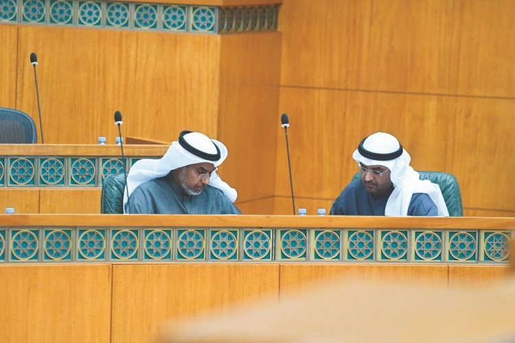 وزير المالية د.نايف الحجرف مع وزير الأوقاف والبلدية فهد الشعلة﻿