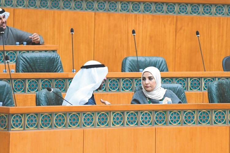مريم العقيل وحديث مع محمد الدلال﻿