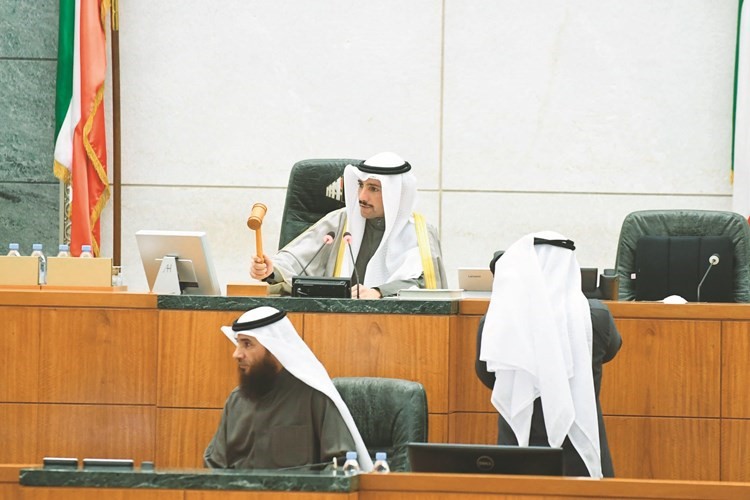 مرزوق الغانم على منصة الرئاسة﻿