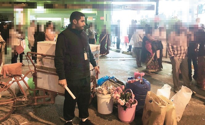 ضبط أحد الباعة المتجولين﻿