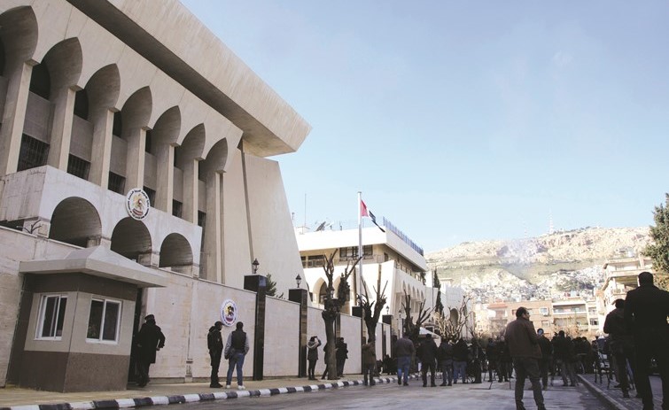 سفارة الامارات العربية المتحدة في دمشق بعد اعادة فتحها ورفع العلم	(أ.ف.پ)﻿