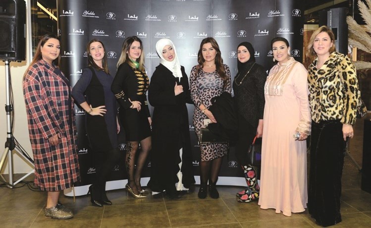 عدد من المشاركات في حفل الافتتاح﻿