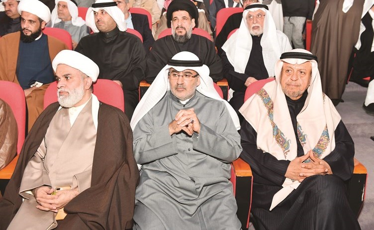 د. عبدالهادي الصالح وعدد من الحضور	(متين غوزال)﻿