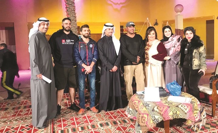 المخرج خالد الخرشان يتوسط فريق عمل ليالي البحار﻿