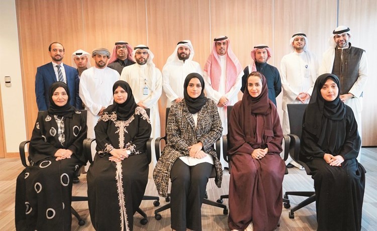 لقطة جماعية لفريق عمل المسؤولين عن التدريب﻿