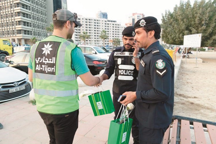 خلال الاحتفال بالأعياد الوطنية مع رجال الداخلية﻿