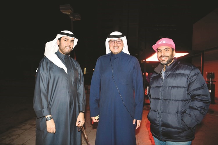 عدد من ضيوف المطعم ﻿