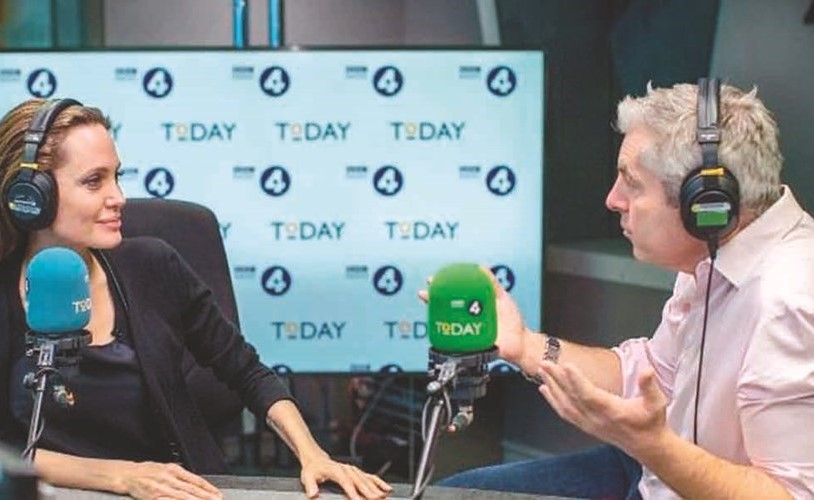 النجمة أنچلينا چولي لدى استضافتها ببرنامج BBC Today﻿