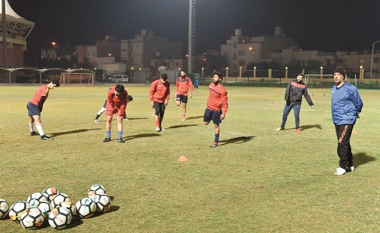خالد أحمد يتابع التدريبات اليومية ﻿﻿(متين غوزال)﻿