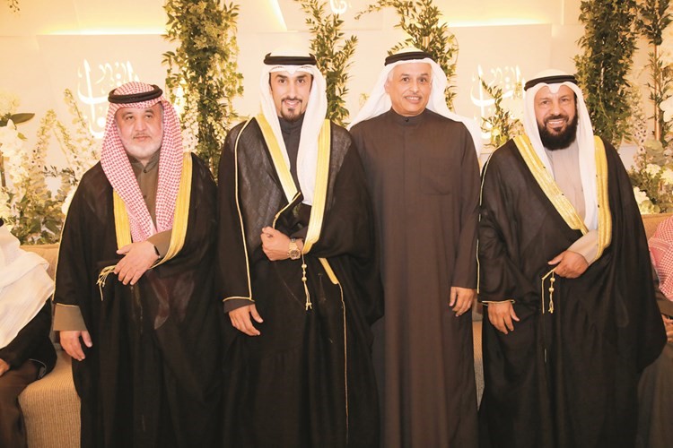 عم المعرس حمد الذكير يقدم التهاني﻿